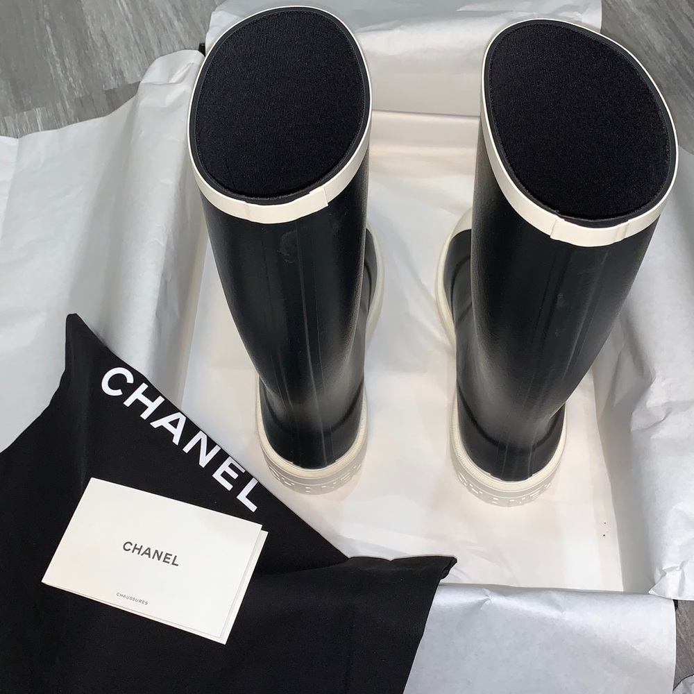 AUTHENTIC 2025 CHANEL Black and Cream Logo Rain Boots BRAND NEW 37 receipt - Picture 9 of 17